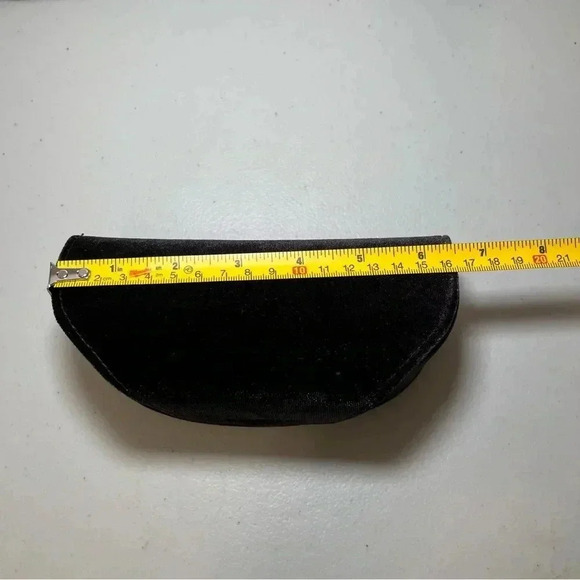 TOM FORD Sunglasses Case Velvet Clam Shell Magnetic Close Black with cloth - Picture 5 of 6